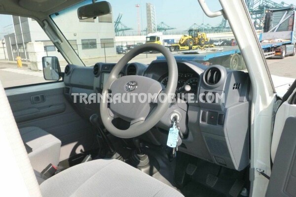 Toyota land cruiser 79 pick-up hzj 79 double cabin 4.2l diesel rhd d/cab white
