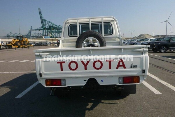 Toyota land cruiser 79 pick-up hzj 79 double cabin 4.2l diesel rhd d/cab blanc