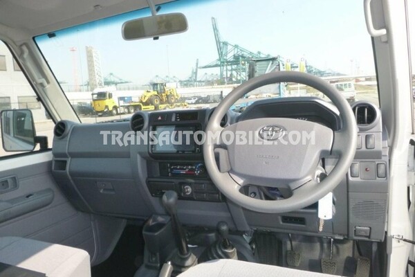 Toyota land cruiser 79 pick-up hzj 79 double cabin 4.2l diesel rhd d/cab white