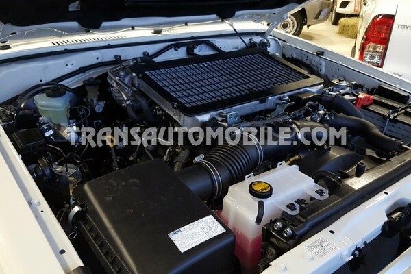 Toyota land cruiser 79 pick-up v8 4.5l turbo diesel rhd beige