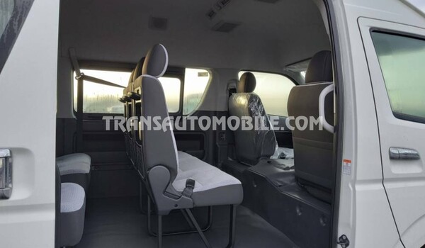 Toyota hiace high roof / toit haut 2.5l turbo diesel 15 seats  blanco