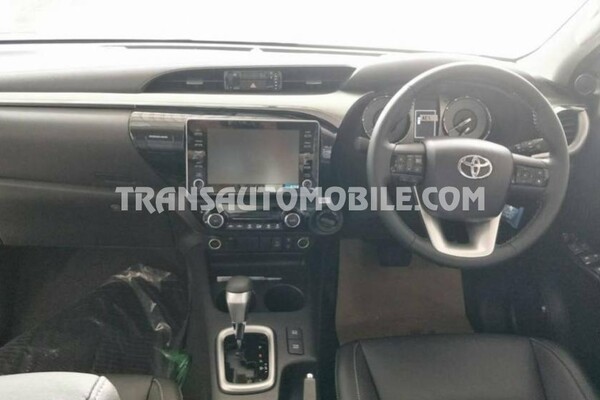 Toyota hilux / revo pick-up double cabin 2.8l diesel automatique rhd white