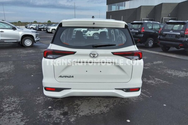 Toyota avanza 1.5l essence automatique blanc