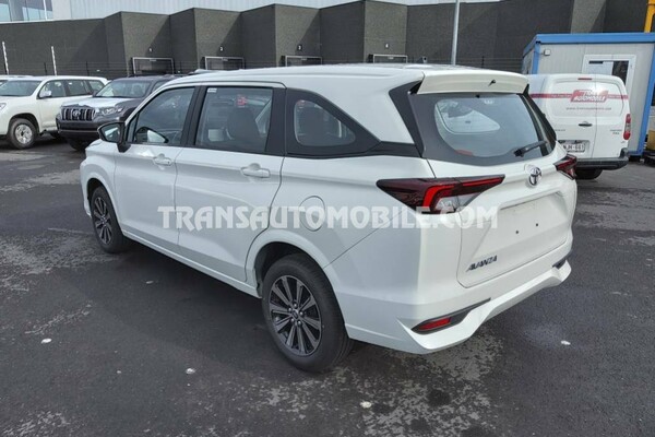 Toyota avanza 1.5l essence automatique white