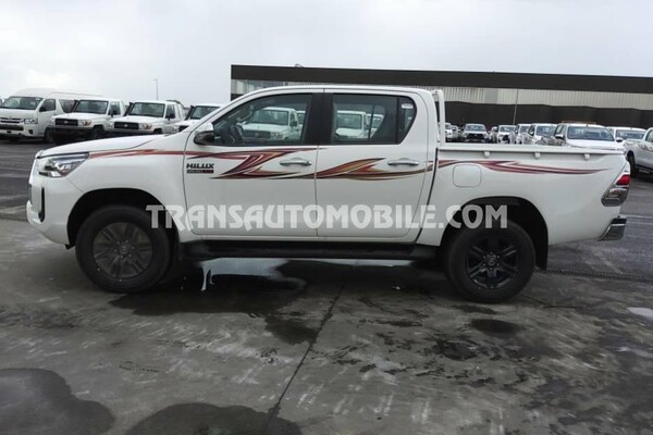 Toyota hilux / revo pick-up double cabin luxe 2.4l turbo diesel automatique blanco